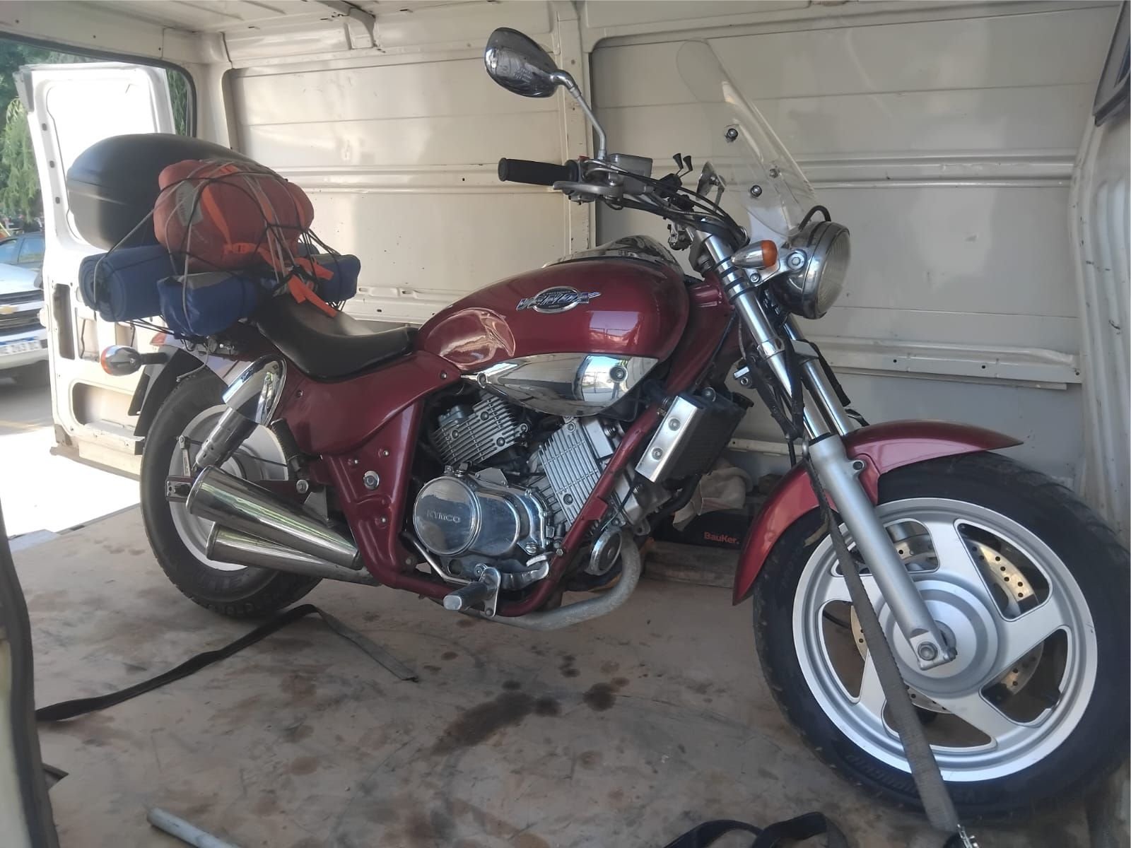 Moto Custom lista para traslado